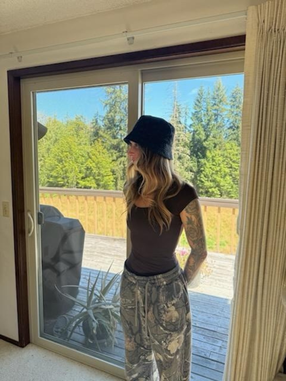 Louis Vuitton Black Monogram rain bucket hat reverses into a denim hat - Picture 11 of 15